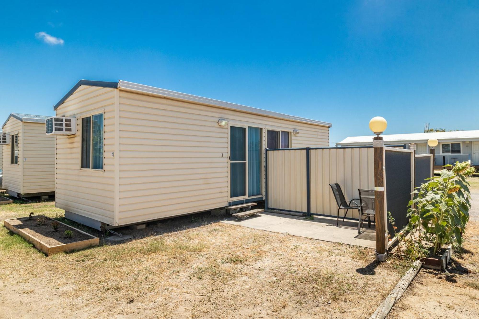 Hotel Harbour Lights Tourist Park Bowen Exterior foto