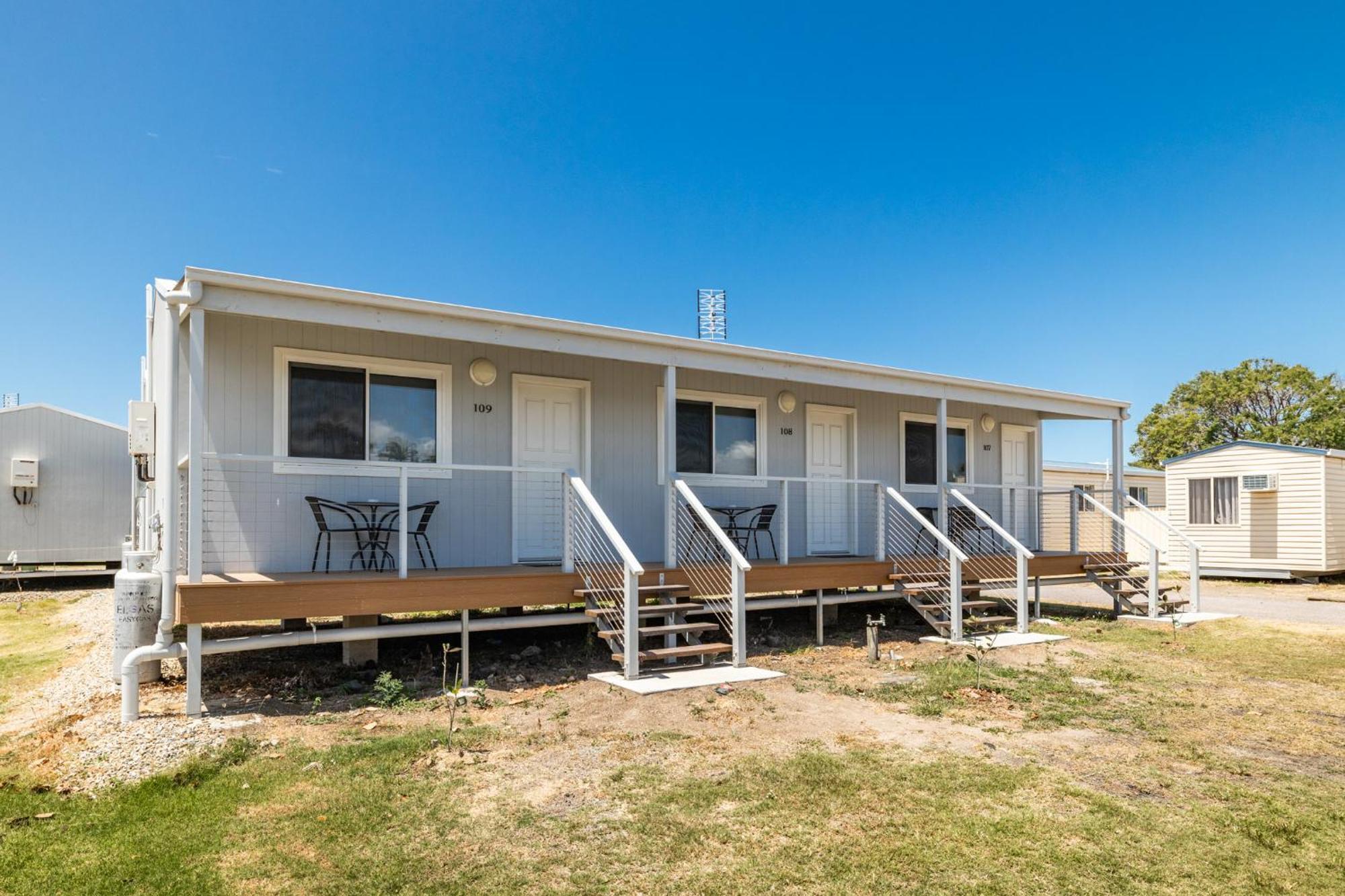 Hotel Harbour Lights Tourist Park Bowen Exterior foto